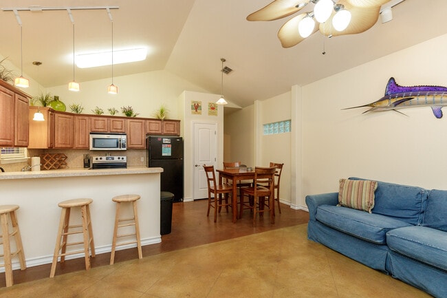 Building Photo - 14521 E Cabana St
