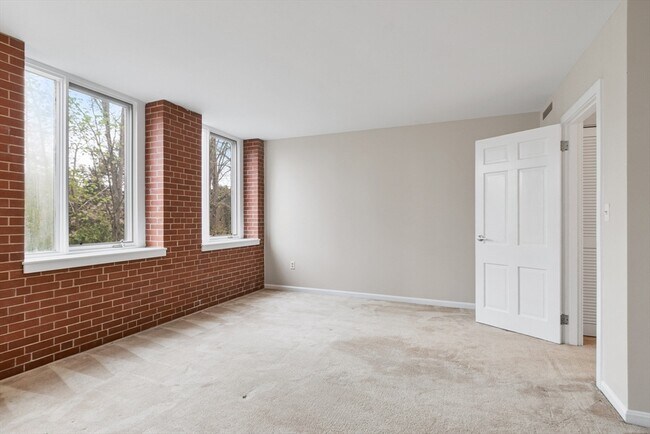 Building Photo - 100 Keyes Rd