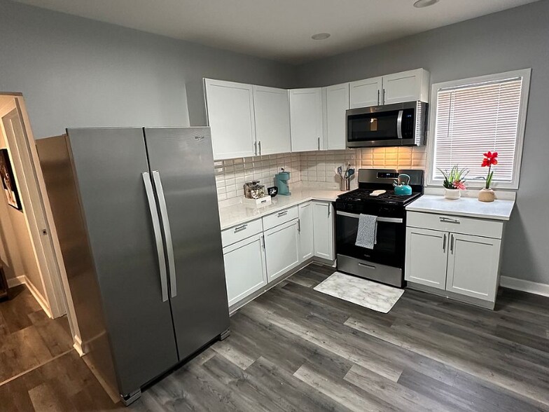 Building Photo - 3320 Ernst St