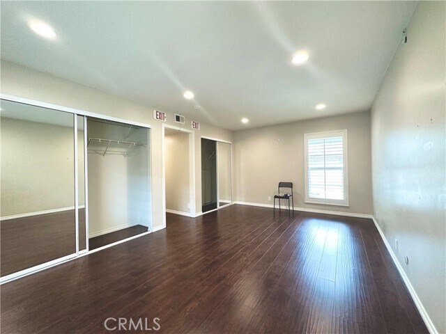 Building Photo - 54 Gillman St