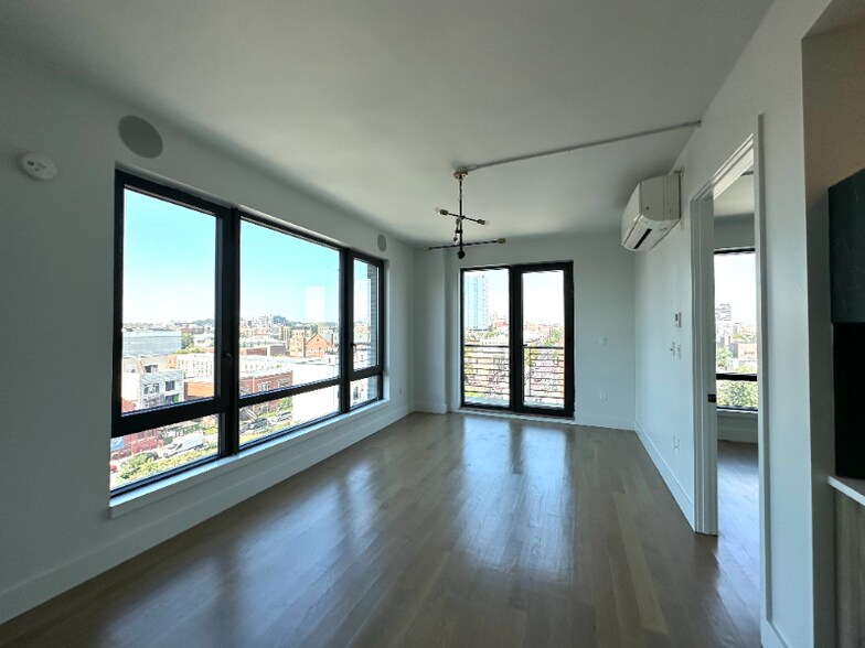 Building Photo - 885 Rogers Ave