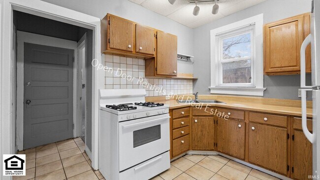 Building Photo - 412 Archer Ave