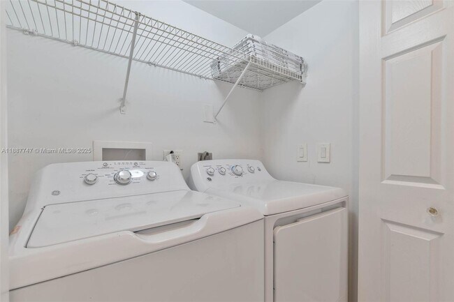 Building Photo - 11135 SW 134th Ct