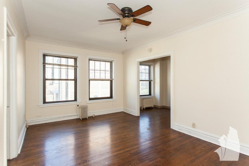 Building Photo - 522 W Briar Pl