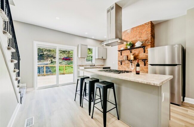 Building Photo - 3255 Josephine St