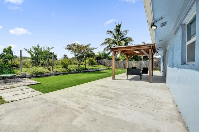 Building Photo - 855 NW 80th Terrace