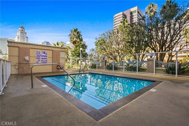 Building Photo - 388 E Ocean Blvd