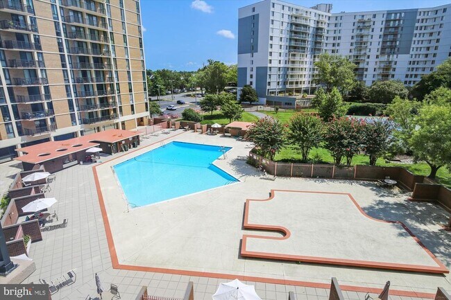 Building Photo - 6800 Fleetwood Rd