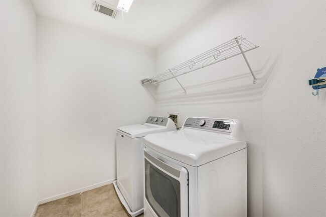 Building Photo - 2601 Hewn Rock Way