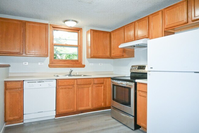 Building Photo - 723 S 25th St