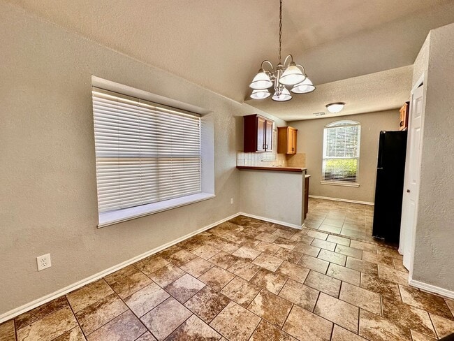 Building Photo - 3 Bedroom brick home in Del City