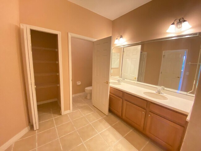 Building Photo - Beautiful 2/2 Condo in North Shore at Lake Hart – Golf Course Views & Available Now!