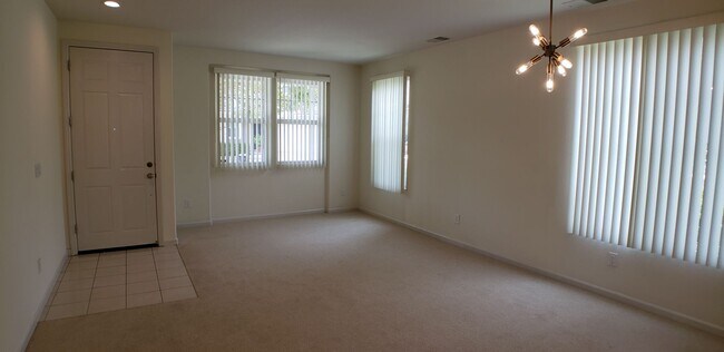 Building Photo - Spectacular 4 bedroom, 2.5 bath home on private lane