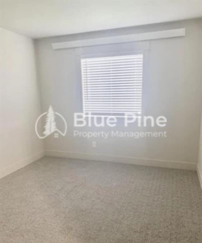 Building Photo - 5907 N Silver Fox Rd