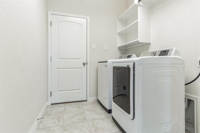 Building Photo - 4425 Shady Hl Ln