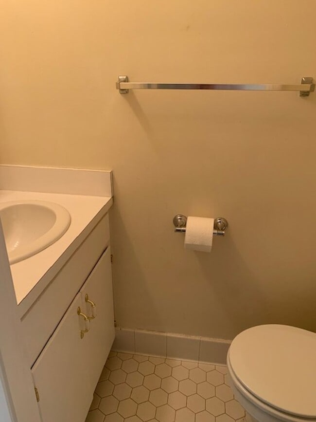 Building Photo - Condo in Roanoke Rapids Located Near Inter...