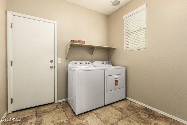 Building Photo - 1692 S Parkcrest Ct