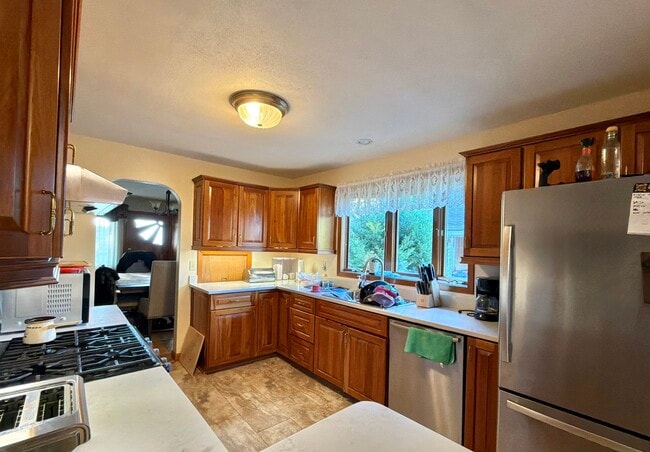 Building Photo - 37235 N Hillside Dr