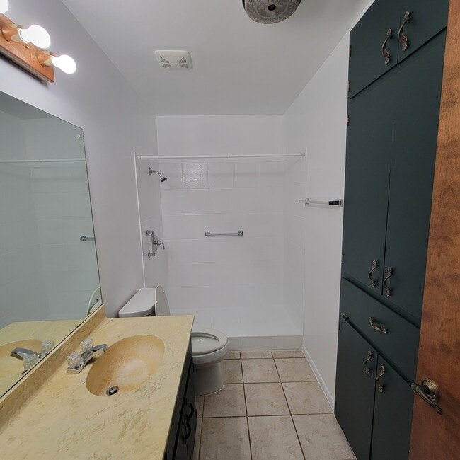 Building Photo - 3326 Scenic Ln