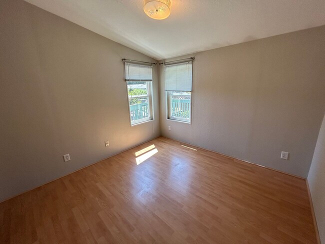 Building Photo - Spacious 3 bedroom 2 Bath In Forest Vista ...