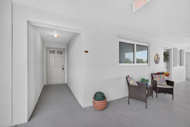 Building Photo - 52 Yacht Club Dr