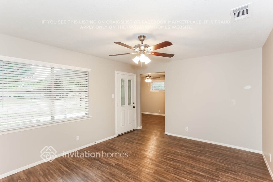 Building Photo - 811 Clover Park Dr