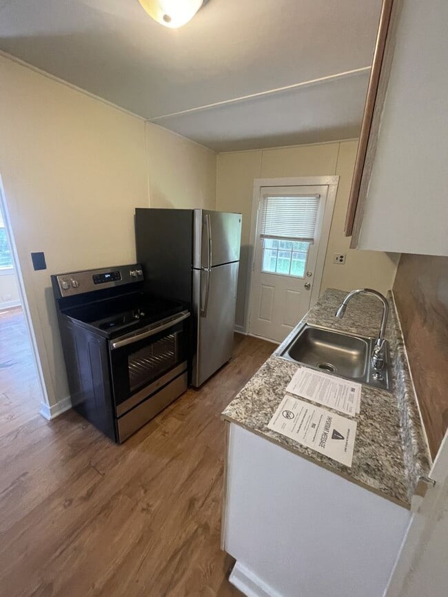 Building Photo - 1 Bedroom 1 Bathroom