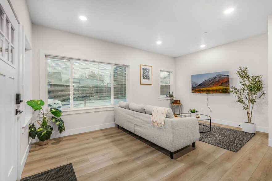 Building Photo - 3505 NE Creston Ave