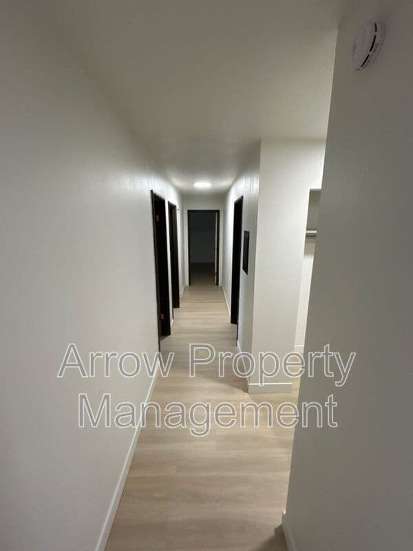 Building Photo - 215 E Arbor Ave