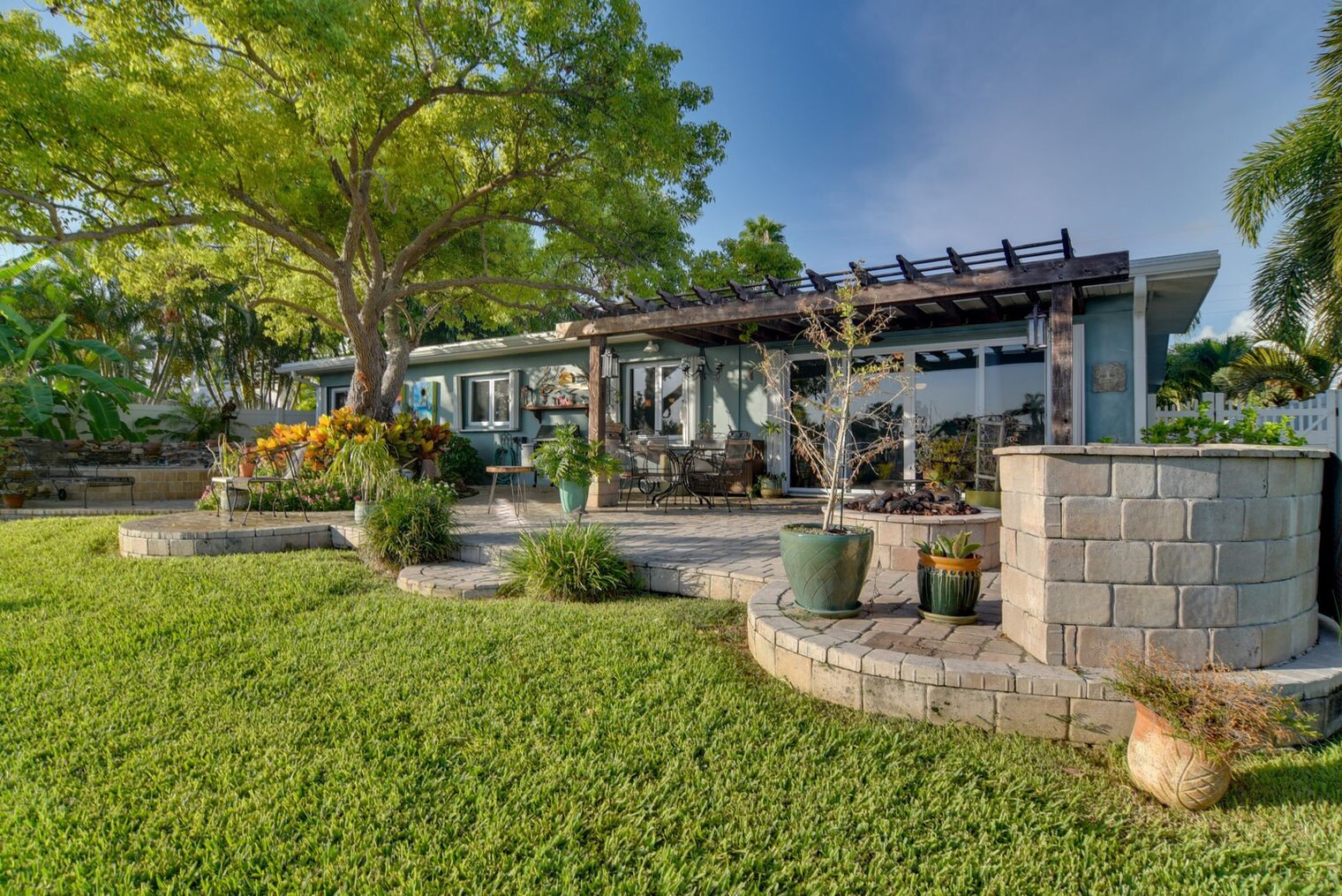 Building Photo - 301 N Tessier Dr