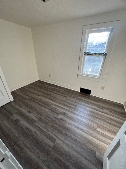 Building Photo - 1324 Kenwood Ave