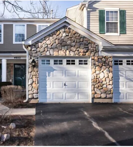 Primary Photo - 4053 Oak Tree Ln