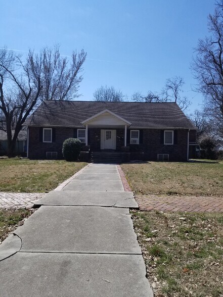 Primary Photo - 503 W Kansas St