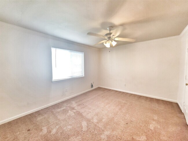 Building Photo - 1522 Yale St