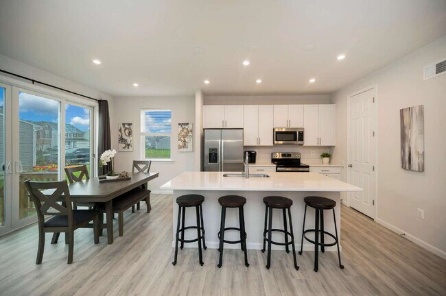 Building Photo - Spacious 3-Bedroom Rental in Sought-After ...
