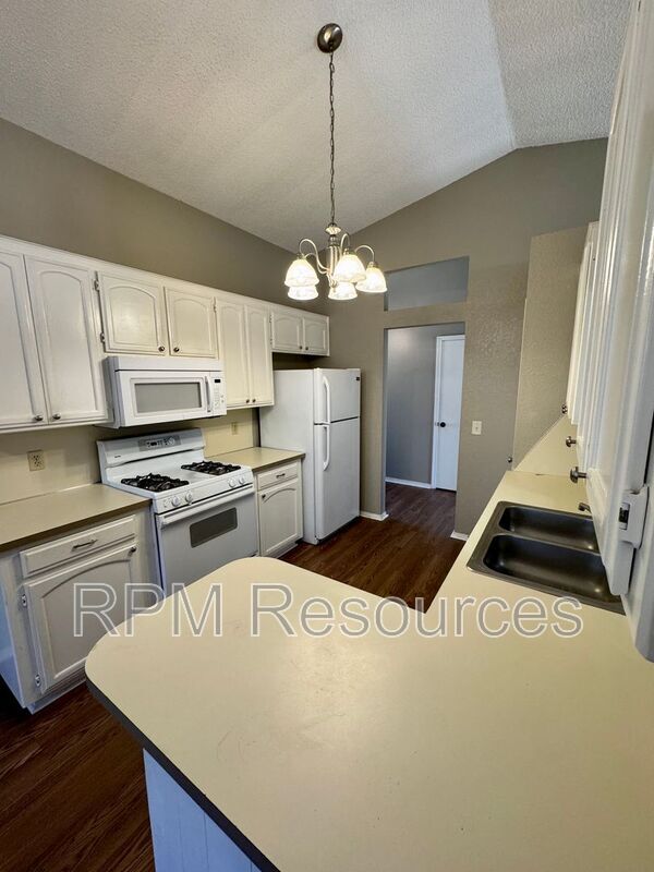 Building Photo - 8317 Woodhue Dr