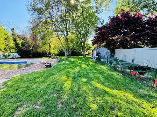 Building Photo - 662 Interlaken Ln