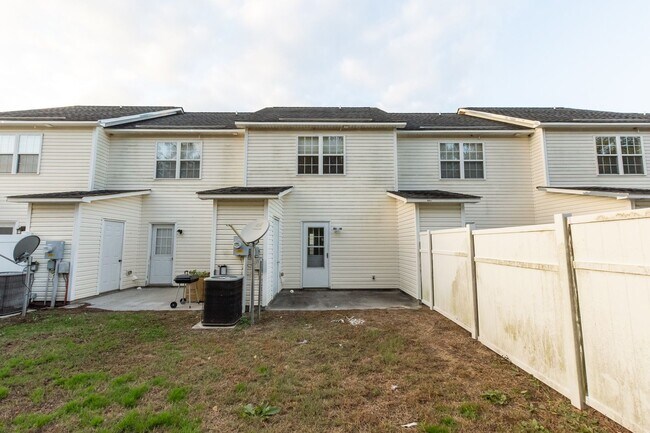 Building Photo - 104 Streamwood Dr