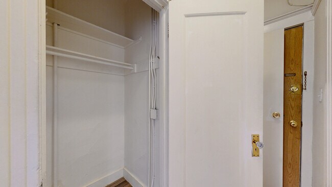 Building Photo - 720 Jones St