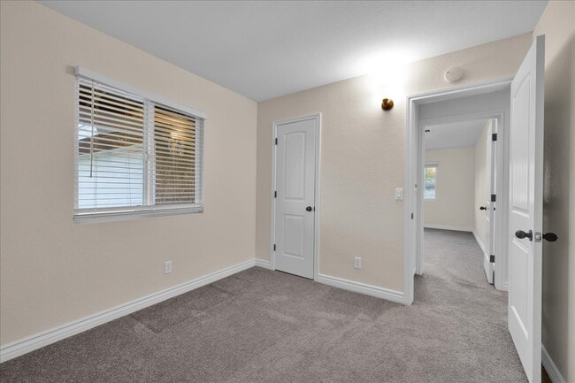Building Photo - 11074 Knobb Ave