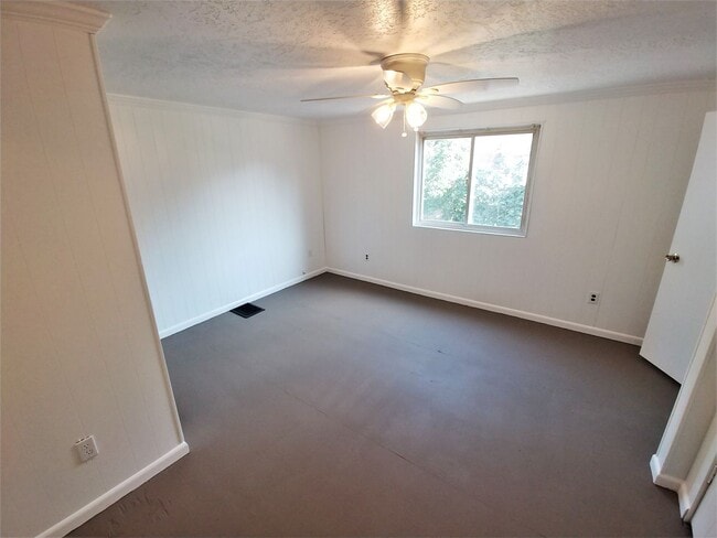 Building Photo - Renovated Home - Allentown