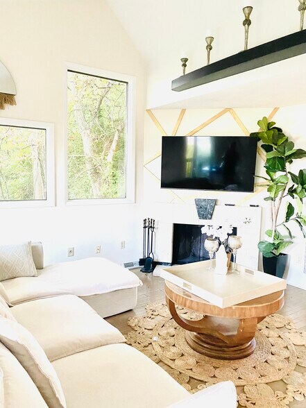 Building Photo - 2415 Maryland Ave