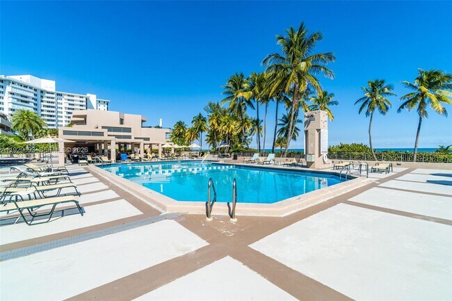 Building Photo - 121 Crandon Blvd