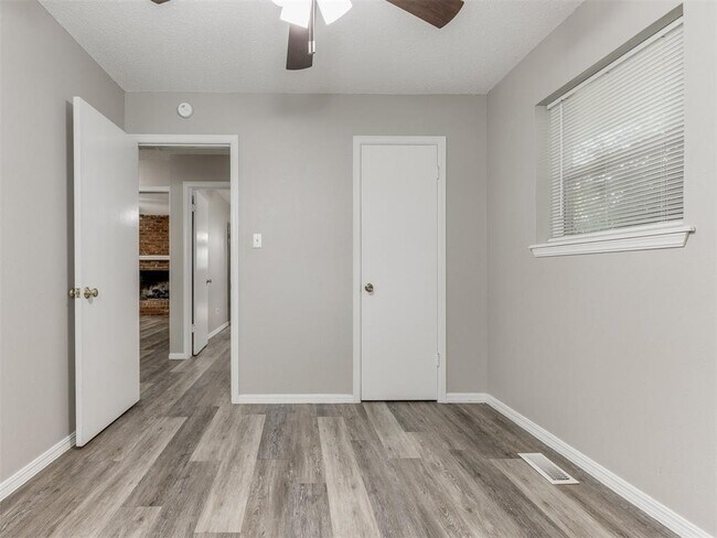Building Photo - 339 Rosewood Dr