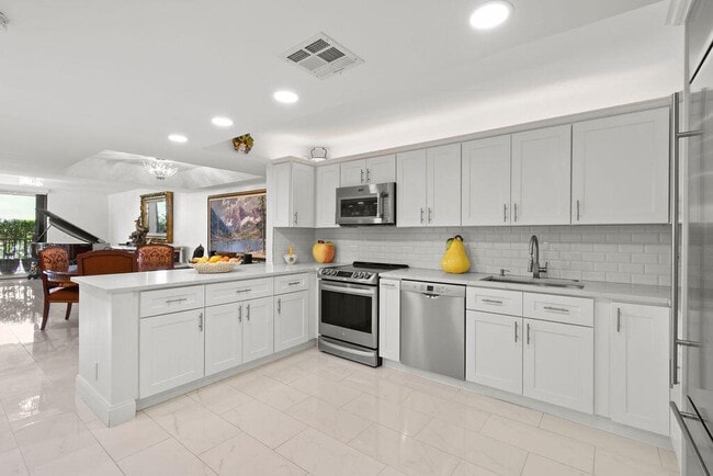 Building Photo - 4000 S Ocean Blvd