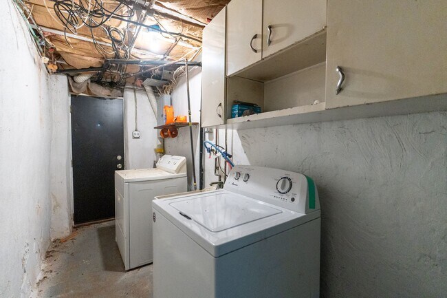 Building Photo - Elmwood Park area newly renovated 3 bedroom