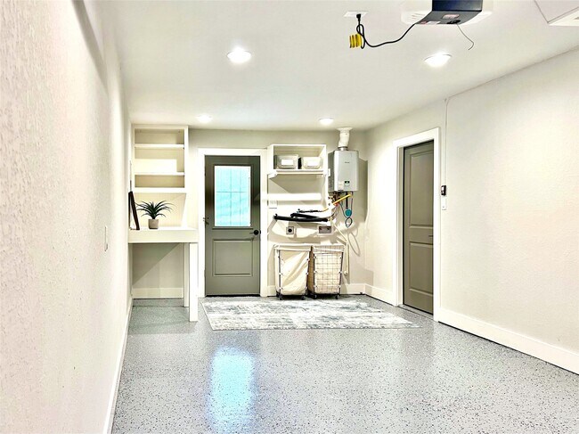 Building Photo - 701 Cannan Dr