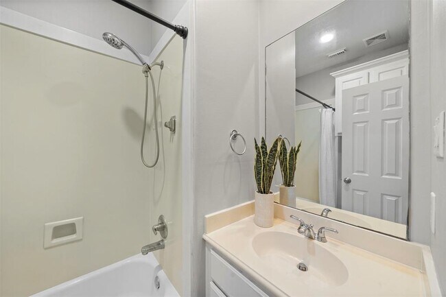 Building Photo - 13611 Brookbluff Ln