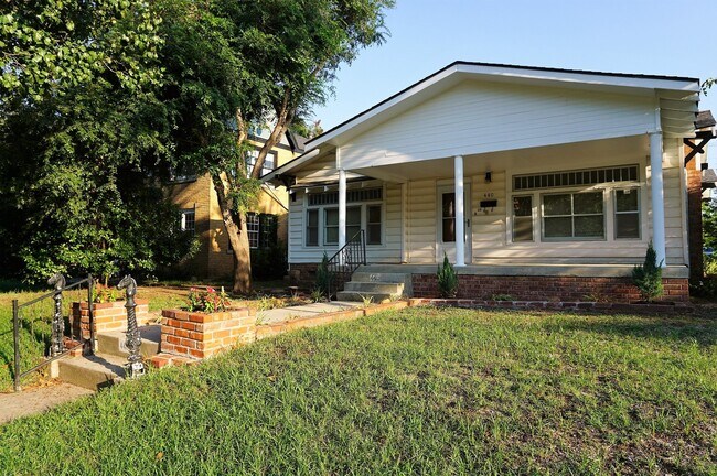 Building Photo - 440 NW 27th St