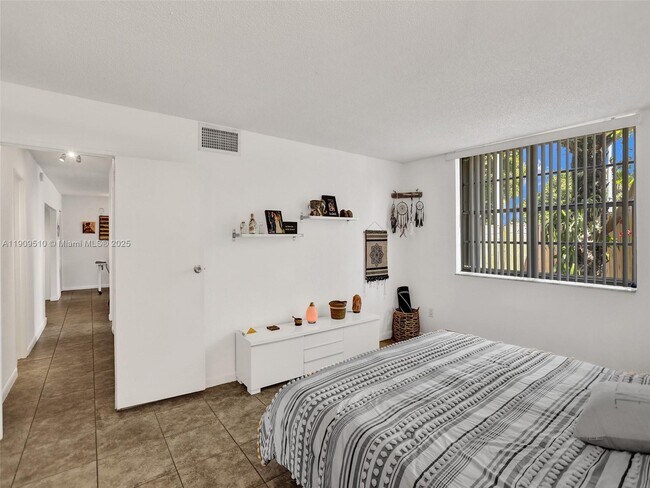 Building Photo - 4154 NW 79th Ave